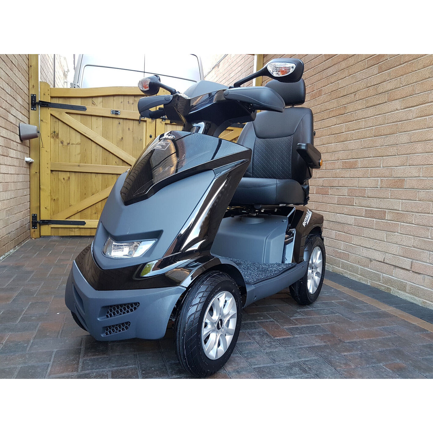 MOBILITY SCOOTER DRIVE ROYALE 4.ALL TERRAIN MOBILITY SCOOTER.WARRANTY.DELIVERY