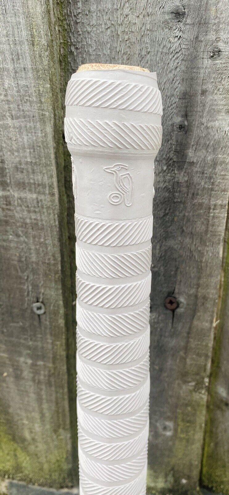 2022 KOOKABURRA KAHUNA PRO CRICKET BAT